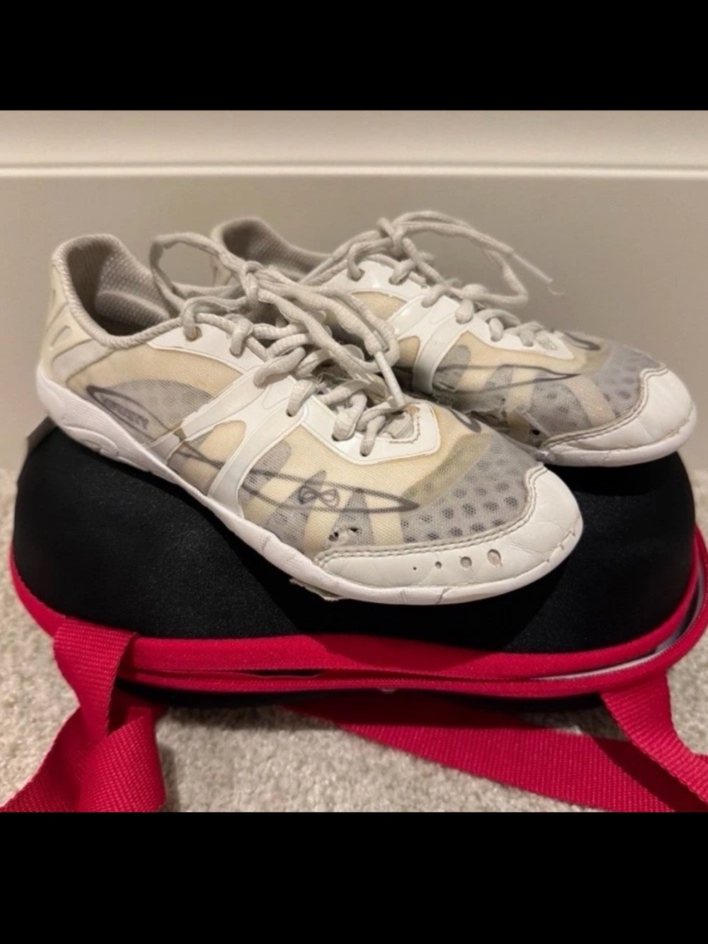 Nfinity vengeance cheer shoes size 4.5 with case